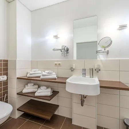 Schwan - Am Loppiner Mit Terrasse Und Sauna Apartment *